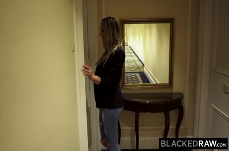 Сисястая Brett Rossi изнывает от размера члена черного ухажера №2